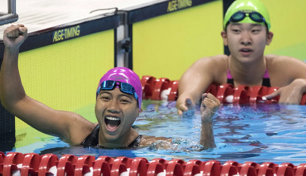 Syuci Indriani perenang Indonesia berhasil meraih medali emas di nomor 100 meter gaya dada klasifikasi SB14 pada Asian Para Games 2018, Gelora Bung Karno Jakarta, Senin (8/10/2018).  (Bola.com/Peksi Cahyo)