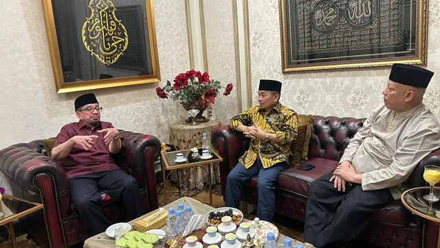Partai Keadilan Sejahtera (PKS) kembali menerima Purnawirawan Jenderal bergabung ke partainya. Kali ini, Inspektur Jenderal Purnawirawan Polri Muhammad Amhar Azeth menyatakan siap berjuang bersama PKS.