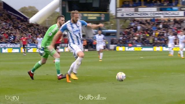Berita video highlights Premier League 2017-2018, Huddersfield vs Manchester United dengan skor 2-1. This video presented by BallBall.