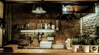 Pros and Cons memiliki dapur outdoor di rumah. (foto: Teodor Skrebnev/unsplash)