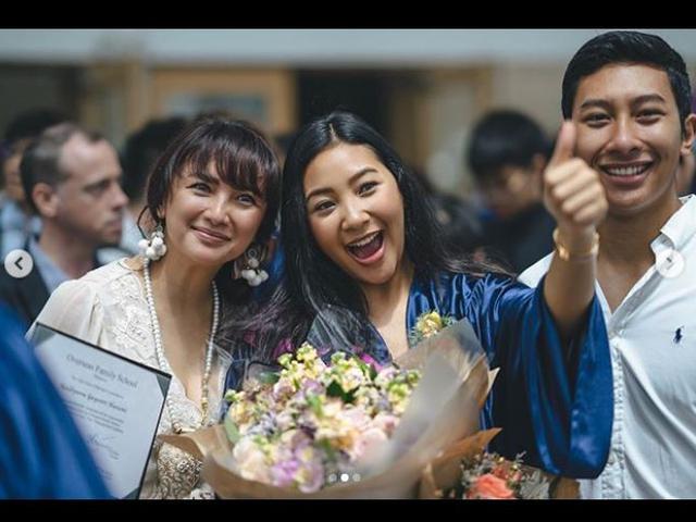 Kebersamaan Tata Cahyani Bersama Putra Dan Putrinya Yang Tampan Dan Cantik Lifestyle Liputan6 Com