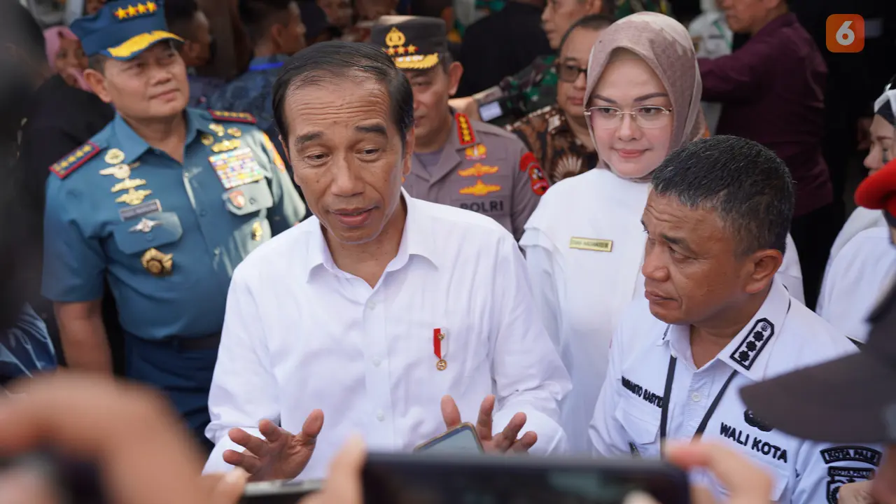 Presiden Jokowi saat mengunjungi Kota Palu