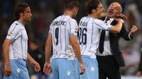 NIKMATI MOMEN - Stefano Pioli sangat menikmati tiap detik jelang laga final Copa Italia. (REUTERS/Max Rossi)