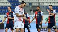 Zlatan Ibrahimovic mencetak dua gol kemenangan AC Milan atas Cagliari pada laga pekan ke-18 Serie A di Sardegna Arena, Selasa (19/1/2021) dini hari WIB. (AFP/Alberto Pizzoli)