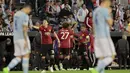 Para pemain Manchester United merayakan gol Marcus Rashford saat melawan Celta Vigo pada leg pertama semifinal Liga Europa di Balaidos stadium, Vigo, (4/5/2017). MU menang 1-0. (AP/Lalo R. Villar)