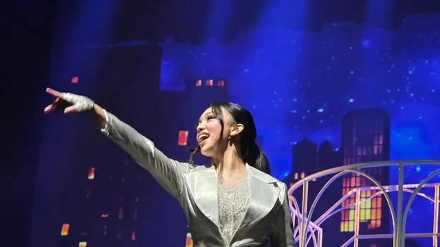 Naura Ayu dalam showcase Cerita Penuh Cahaya. (Ratnaning Asih/ LIputan6.com)