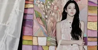 Melihat kesuksesan gelarn di Paris, London, Shnaghai, Chengdu, New York, Doha, Tokyo, dan Riyadh, Christian Dior menggelar pamerannya di Seoul, tepatnya pada Dongdaemun Design Plaza sejak 19 April hingga 13 Juli 2025.