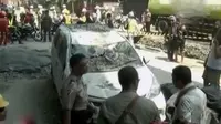 Mobil Tertimpa Material Proyek Tol Cakung-Cilincing