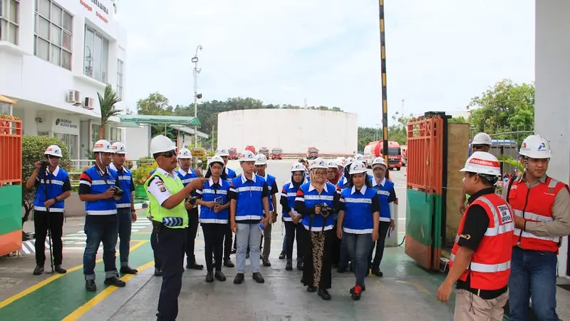 Finalis CJA Dikenalkan dengan Kegiatan di TBBM Pertamina