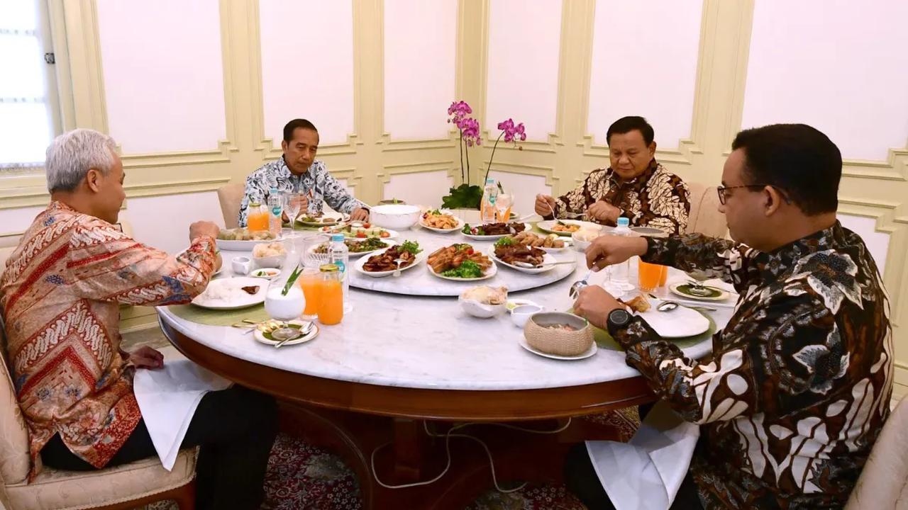 Sementara, perolehan suara Prabowo mencapai 41,7 persen, Ganjar Pranowo 31 persen, dan Anies Baswedan 25,7 persen.