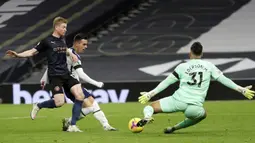 Gelandang Tottenham Hotspur, Giovani Lo Celso (tengah), mencetak gol kedua Tottenham ke gawang Manchester City dalam laga lanjutan Liga Inggris pekan ke-9 di Tottenham Hotspur Stadium, London, Minggu (22/11/2020) dini hari WIB. Tottenham menang 2-0 atas City. (AFP/Kirsty Wigglesworth/Pool)