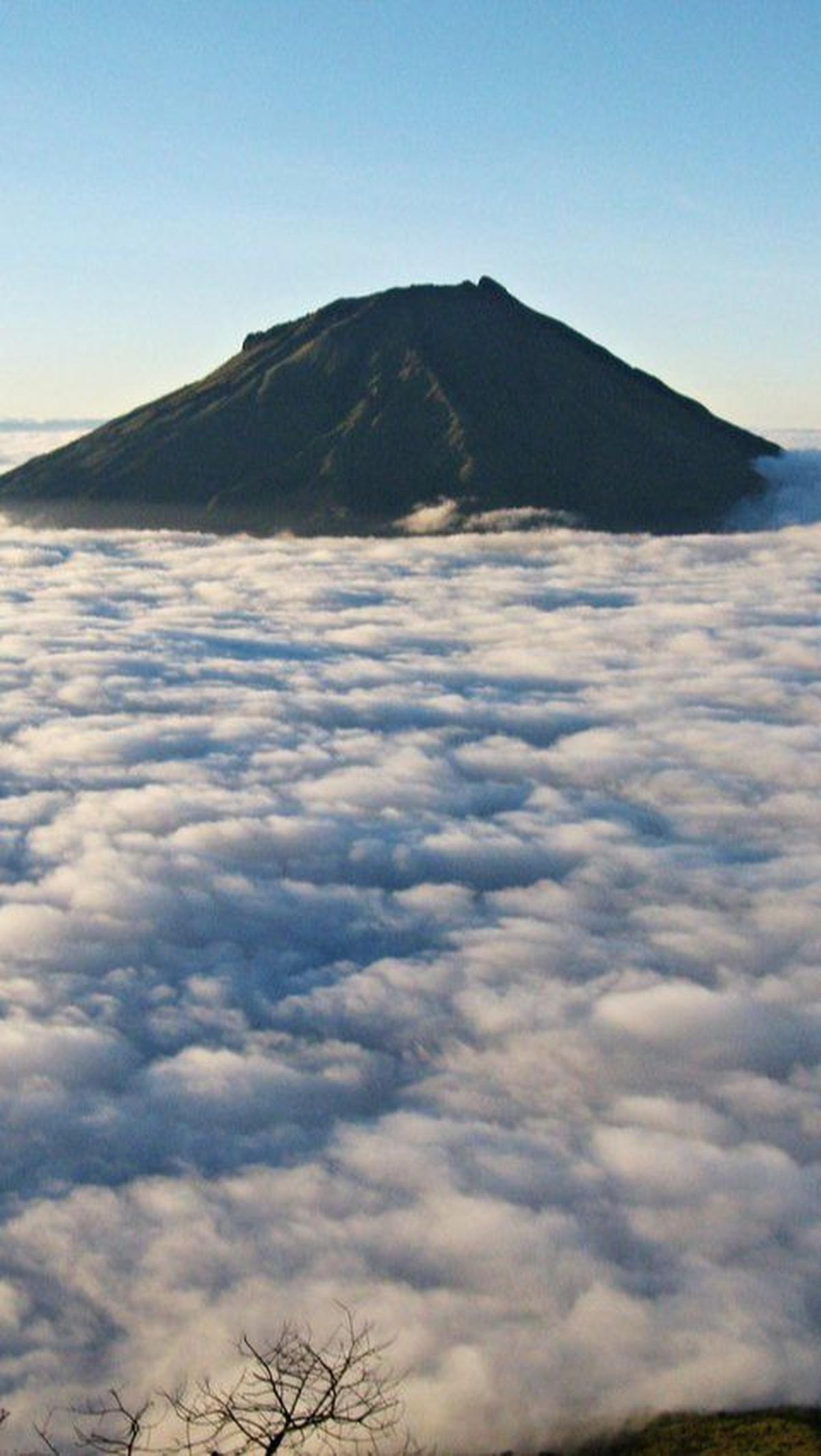 <b>Mitos Gunung Sumbing</b>