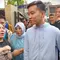 Cawapres nomor urut 2, Gibran Rakabuming Raka saat blusukan ke Pasar Rumput, Senin (11/12/2023). (Foto: Ady Anugrahadi/Liputan6.com).