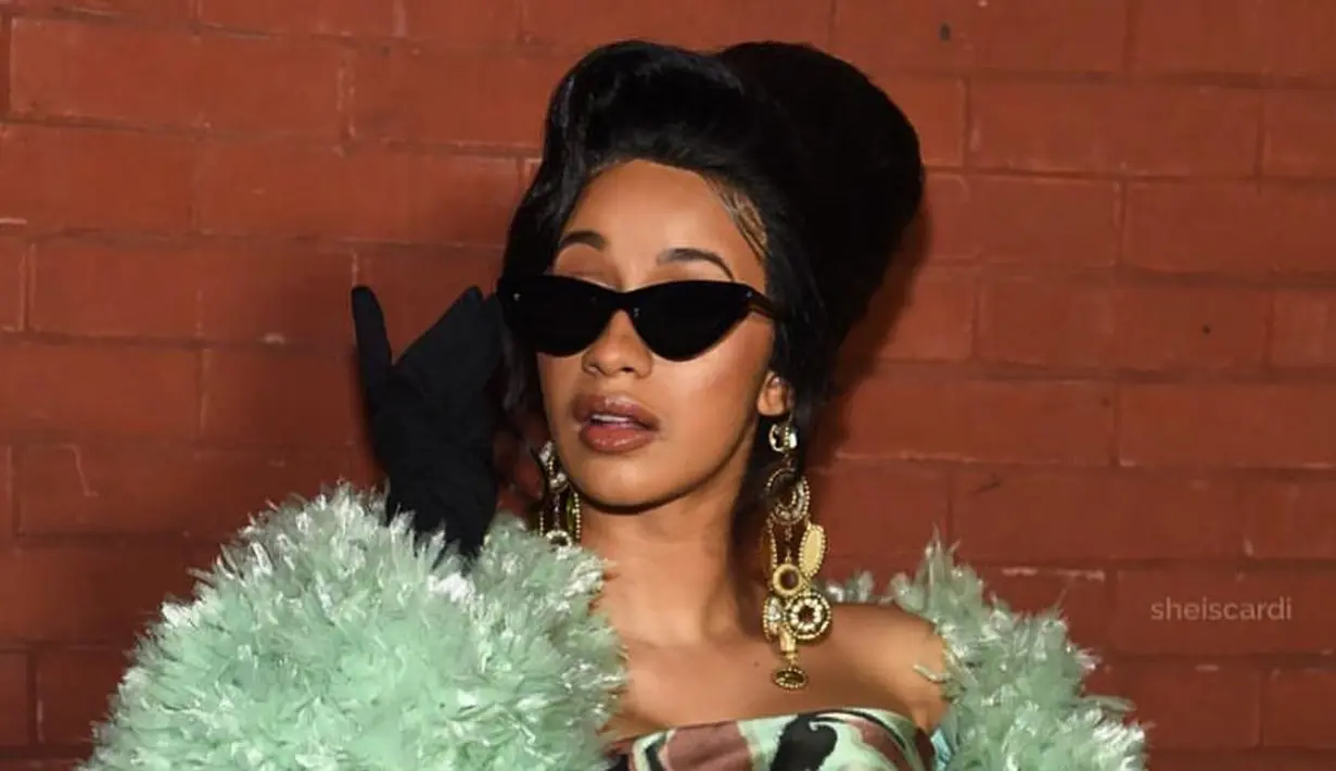 Bartender tersebut mengaku Cardi B mengancamnya via Instagram dan menuduhnya tidur dengan offset. (instagram/iamcardib)