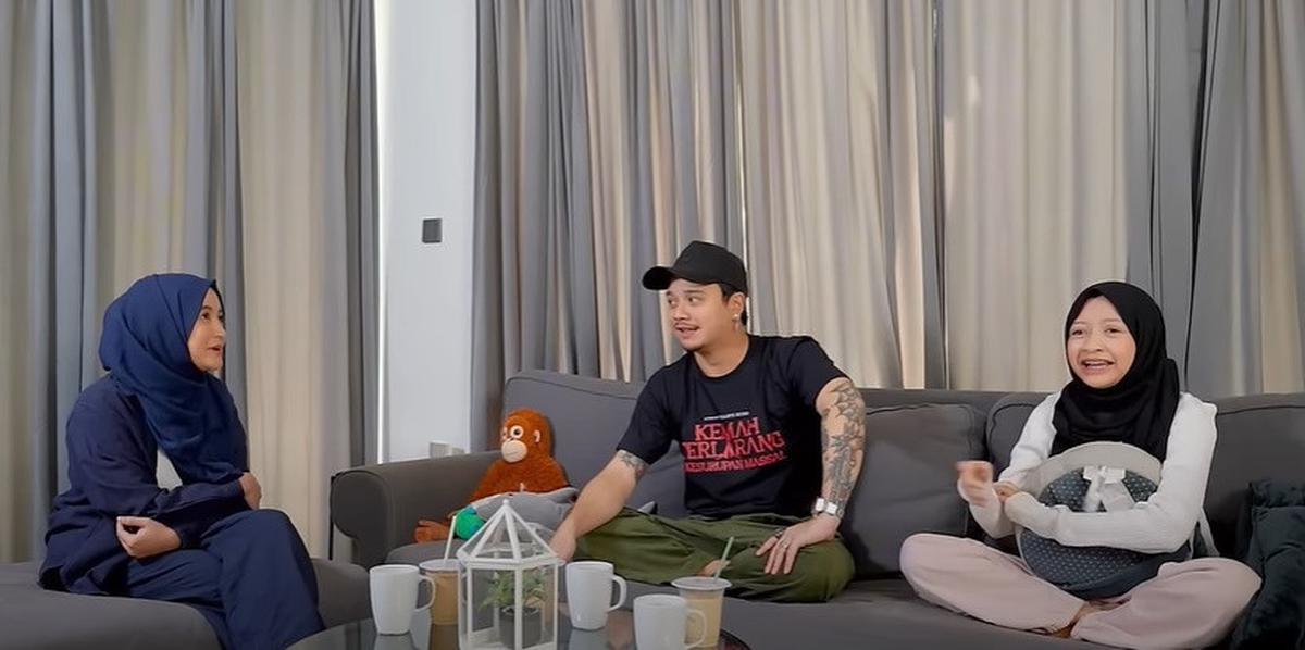 Ngefans, Cerita Arafah Rianti Beli Foto Derby Romero di Abang-Abang Mainan Depan Sekolah - Harganya 5 Ribu