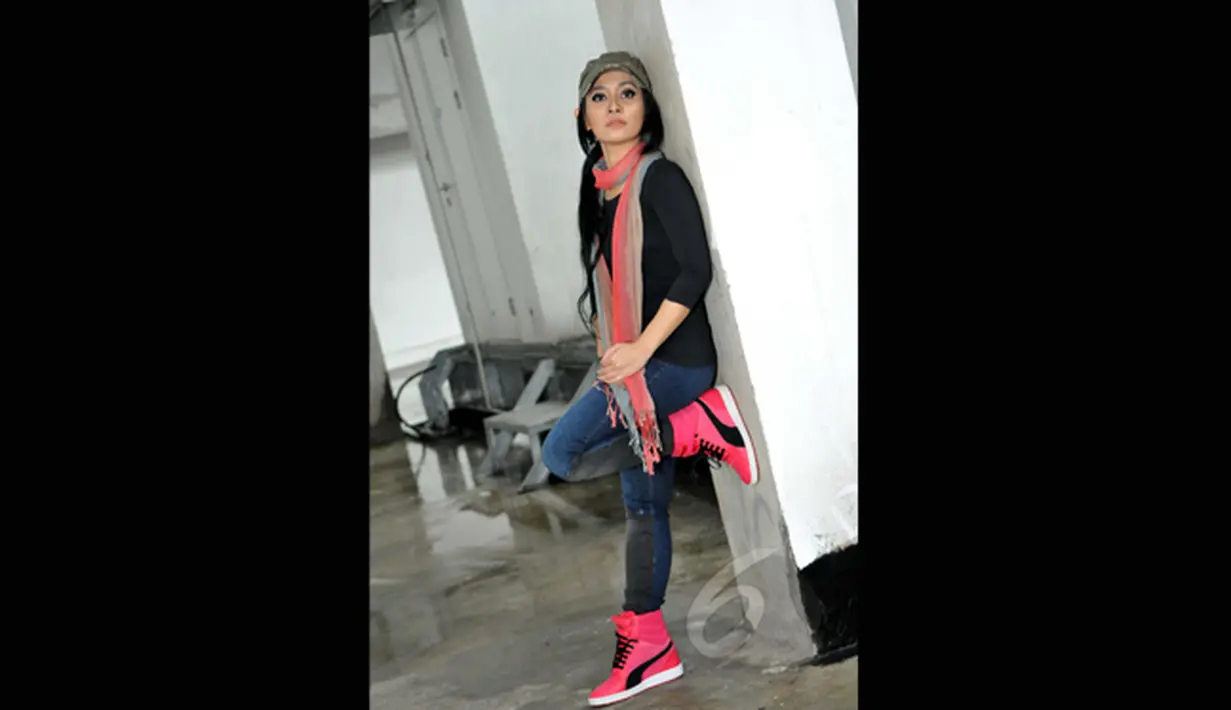 Citra Prima yang kerap menjadi co-host program 'Masih Dunia Lain' itu mendapatkan tawaran bermain di film yang berjudul 'Tuyul'. Foto diambil pada Selasa (3/3/2015). (Liputan6.com/Panji Diksana)