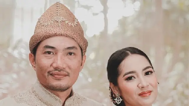 6 Momen Manis Nikahan Niken Anjani, Cantik Pakai Busana Adat Palembang