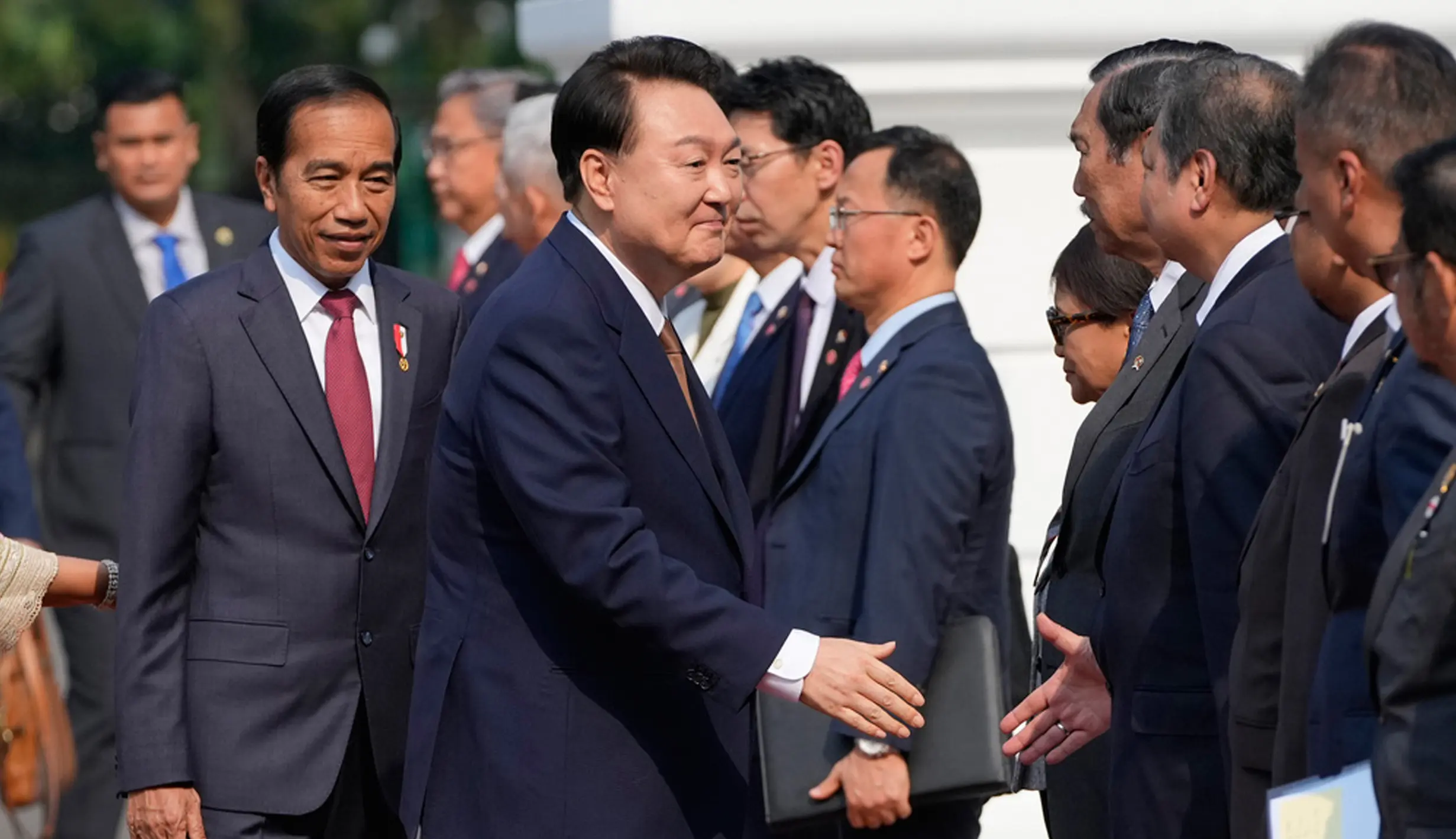 Jokowi Terima Kunjungan Presiden Korea Selatan Yoon Suk Yeol di Istana Merdeka Foto
