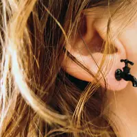 Anting lucu. (via: tocka.com.mk)