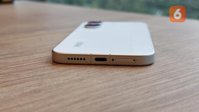Port charging Poco X8 Pro. (Liputan6.com/ Yuslianson)