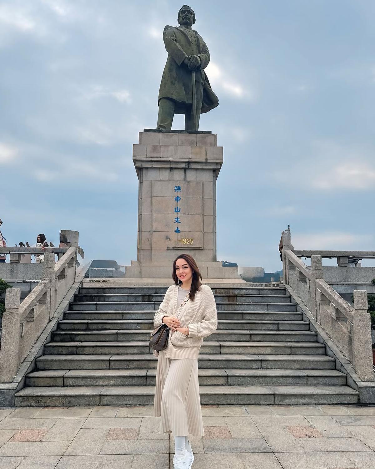 Potret Reisa Broto Asmoro Liburan di Zhuhai Tiongkok, Tampil Ceria dengan Outfit Casual