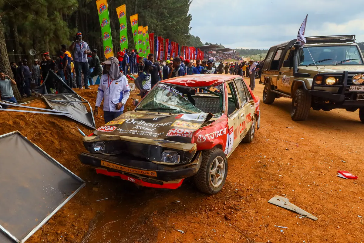 Kecelakaan Mobil Balap di Sri Lanka