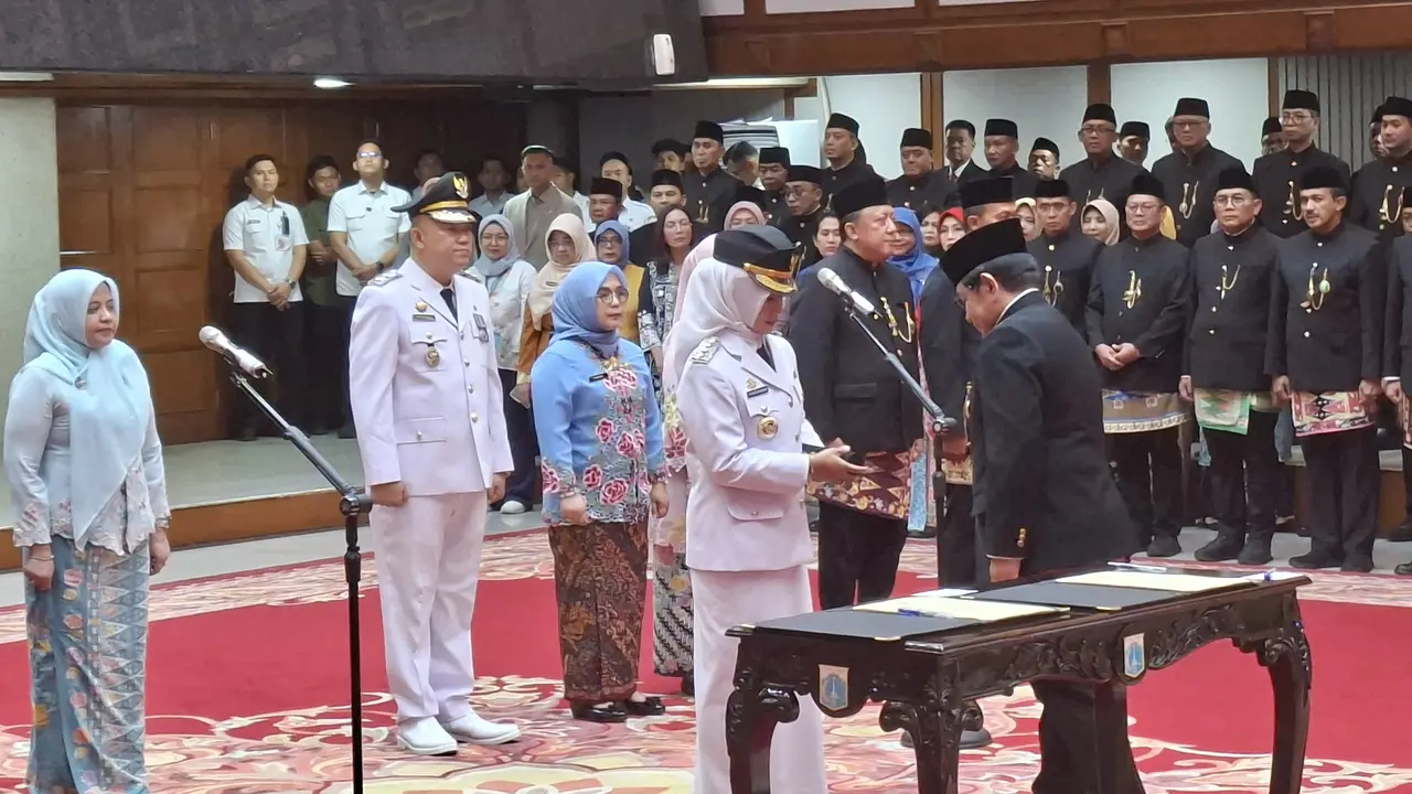 Gubernur DKI Jakarta Pramono Anung melantik Iin Mutmainnah sebagai Wali Kota Administrasi Jakarta Barat definitif hari ini.