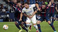 Real Madrid harus bertandang ke markas Levante di pekan kedua Liga Spanyol musim 2021/2022. Drama enam gol tersuguhkan pada pertandingan tersebut hingga kedua kubu harus puas berbagi poin. (Foto: AFP/Jose Miguel Fernandez)