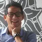 Cawapres 02 Sandiaga Uno saat meninjau kegiatan relawan dari Ruang Sandi yang sedang meng-input form C1 hasil pencoblosan di Insomniak Caffe and Lounge di Jalan Tarumanegara, Ciputat Timur, Tangerang Selatan, Kamis (25/4). (merdeka.com/Arie Basuki)