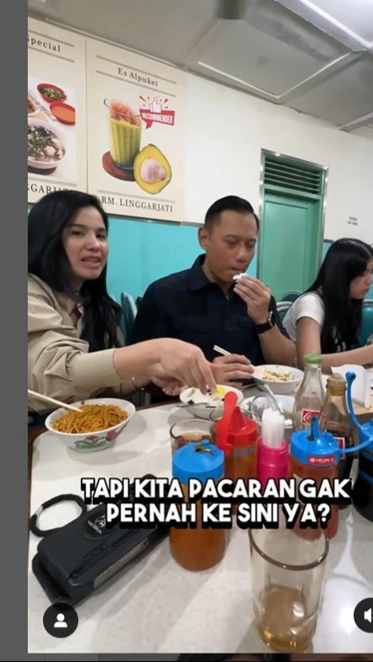 AHY mengakui mi ayam yang berdiri sejak 1950 ini enak sehingga saat itu makanannya sudah tersisa sedikit.&nbsp;
