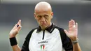 Wasit Pierluigi Collina saat memimpin laga Liga Italia antara AC Milan melawan Chievo Verona di Stadion Bentegodi, Verona, 28 November 2004. (AFP/Carlo Baroncini)