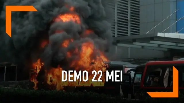 VIDEO: Massa Demonstran Membakar 2 Bus Polri