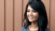 Farah Quinn lega menyandang status janda setelah majelis hakim memutuskan verstek di sidang terakhir.