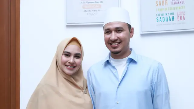 [Fimela] Kartika Putri dan Habib Usman Bin Yahya