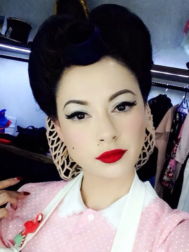 [Bintang] Mirip Tokoh Kartun, Dandanan Nyentrik Claudia Adinda Ini Gemesin!