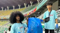 Aksi #DatangBersihPulangBersih Suporter Timnas Indonesia U-17 Bikin Stadion GBT Bebas dari Sampah