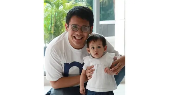 Sudah Jadi Ayah, Ini 6 Momen Zidan 'Lorong Waktu' Momong Anak