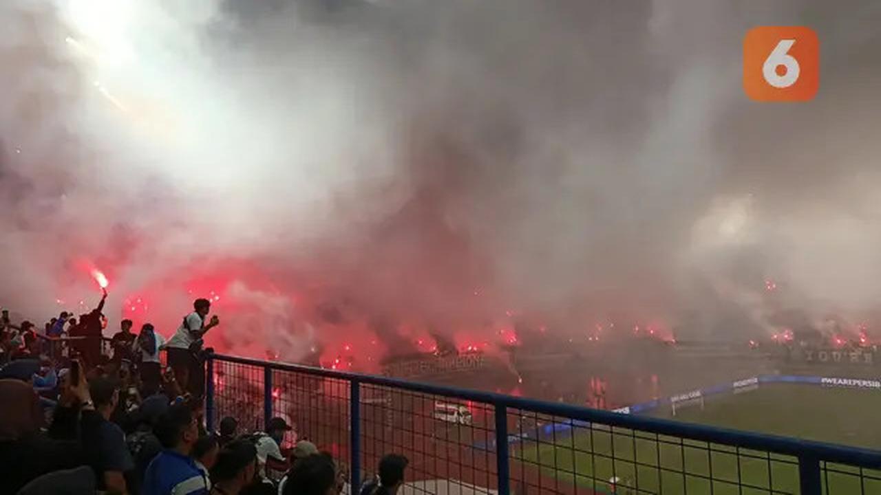 Persib Akhiri BRI Liga 1 dengan Manis, Bojan Hodak Sesalkan Ulah Bobotoh yang Menyalakan Flare