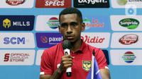 Kapten timnas U-17 Indonesia, Iqbal Gwijangge saat memberi keterangan terkait kesiapannya menghadapi laga Kualifikasi Piala AFC U-17 2023 grup B, Kabupaten Bogor, Jawa Barat, Jumat (30/9/2022). Di babak Kualifikasi Piala AFC U-17 grup B akan digelar di di Stadion Pakansari, Kabupaten Bogor, Jawa Barat pada 1-9 Oktober 2022. (Liputan6.com/Helmi Fithriansyah)