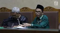 Terdakwa dugaan suap seleksi pengisian jabatan di Kementerian Agama, M Muafad Wirahadi (kanan) saat menjalani sidang lanjutan di Pengadilan Tipikor, Jakarta, Rabu (10/7/2019). Sidang mendengar keterangan saksi. (Liputan6.com/Helmi Fithriansyah)