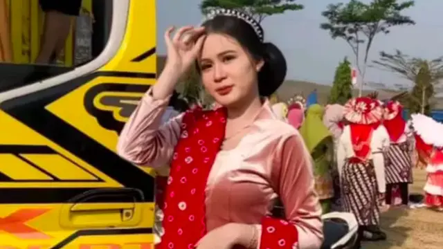 Viral Sosok Putri Liliana, Model Cantik Asal Rembang yang Rela Dinikahi Sopir Truk