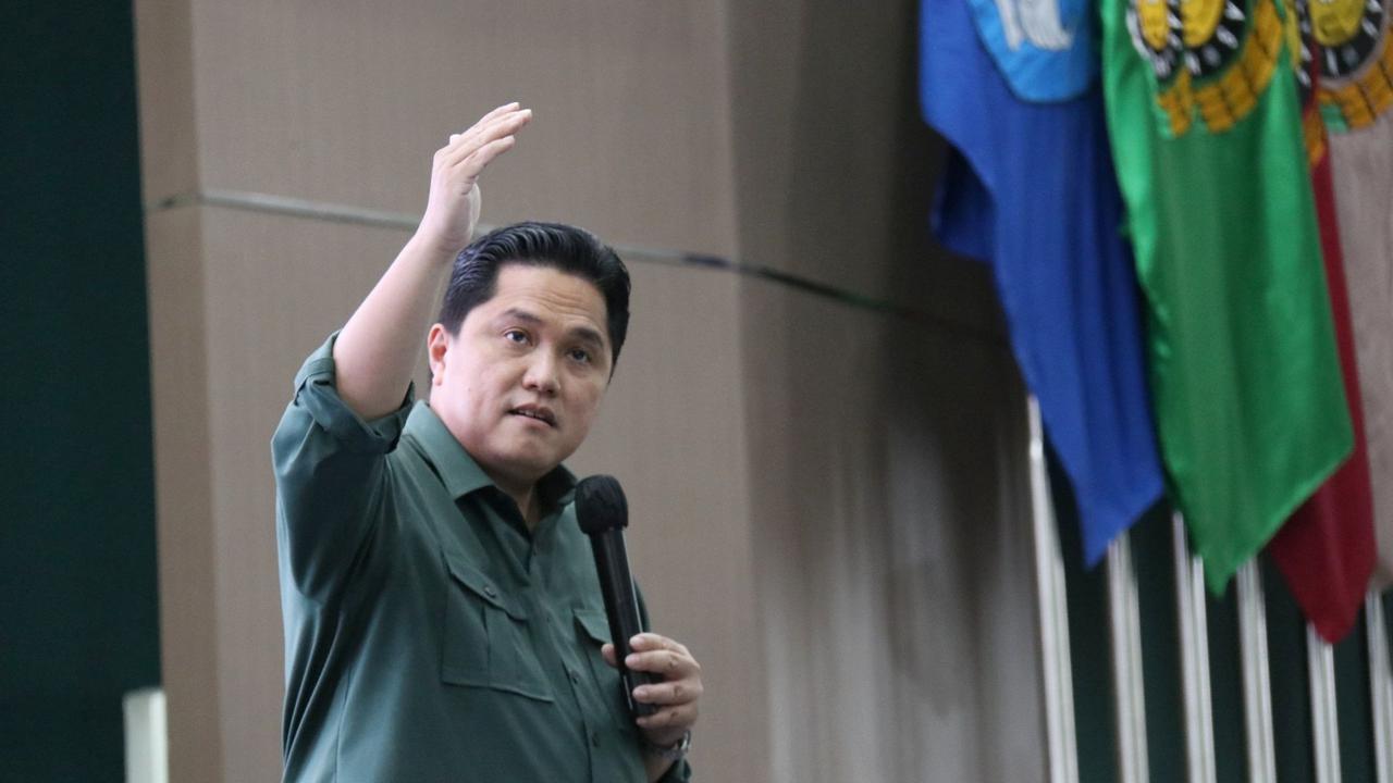 Menteri BUMN Erick Thohir dalam seminar 'Grand Design Menuju Generasi Emas 2045: Mengulas Visi Indonesia Maju Presiden Jokowi', di Gedung Auditorium USU, Medan, Minggu (9/1/2022). (Dok BUMN)