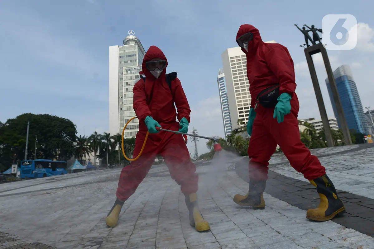Jalan Protokol Disemprot Disinfektan