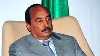 presiden Mauritania, Mohamed Ould Abdel Aziz, menghentikan laga antara FC Tevragh-Zeina melawan ACS Ksar di menit ke-63 dan meminta laga dilanjutkan ke babak adu penalti. (Metro)