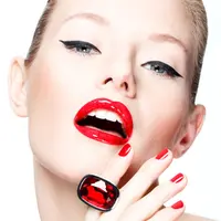 Lipstick sangat berpengaruh pada tampilan wajah, warna lipstick harus disesuaikan dengan warna baju yang dipakai  untuk tampil serasi.