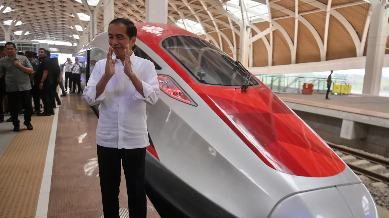 Presiden Jokowi Uji Coba Kereta Cepat Jakarta-Bandung
