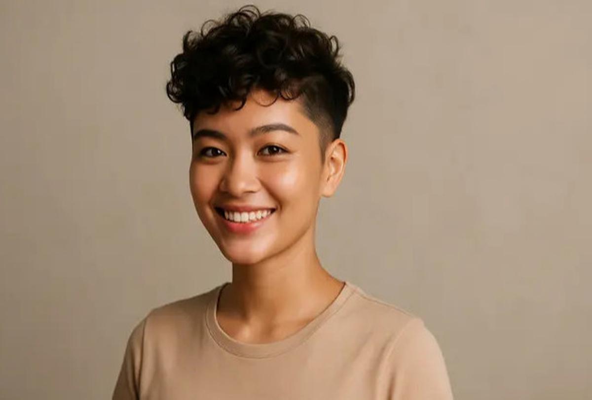 7 Potongan Rambut Pendek Keriting Mengembang, Tampil Fresh dan Natural