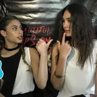 Luna Maya mengaku Valerie Thomas masih muda dalam urusan menikah. Ia juga tidak mau keduluan nikah dengan Valerie yang masih berusia 17 tahun itu.