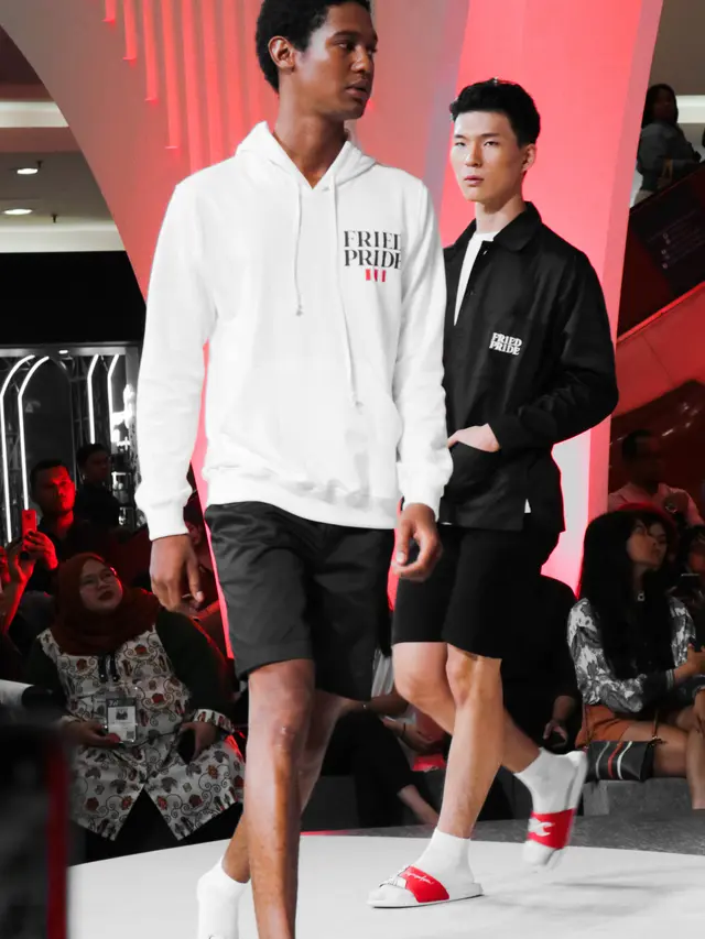 Selebrasi 40 Tahun KFC Indonesia dengan Apparel Ayam di Jakarta Fashion Week 2020