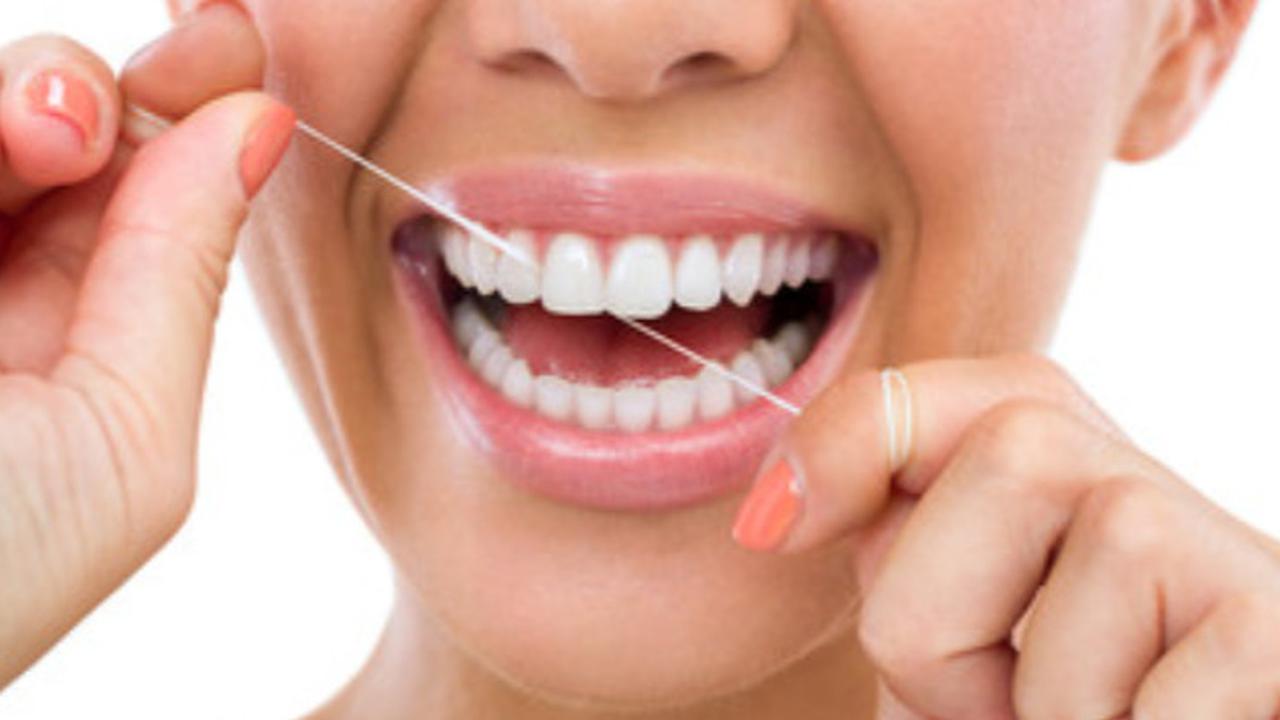 Flossing 101: Panduan Lengkap untuk Menjaga Kesehatan Gigi